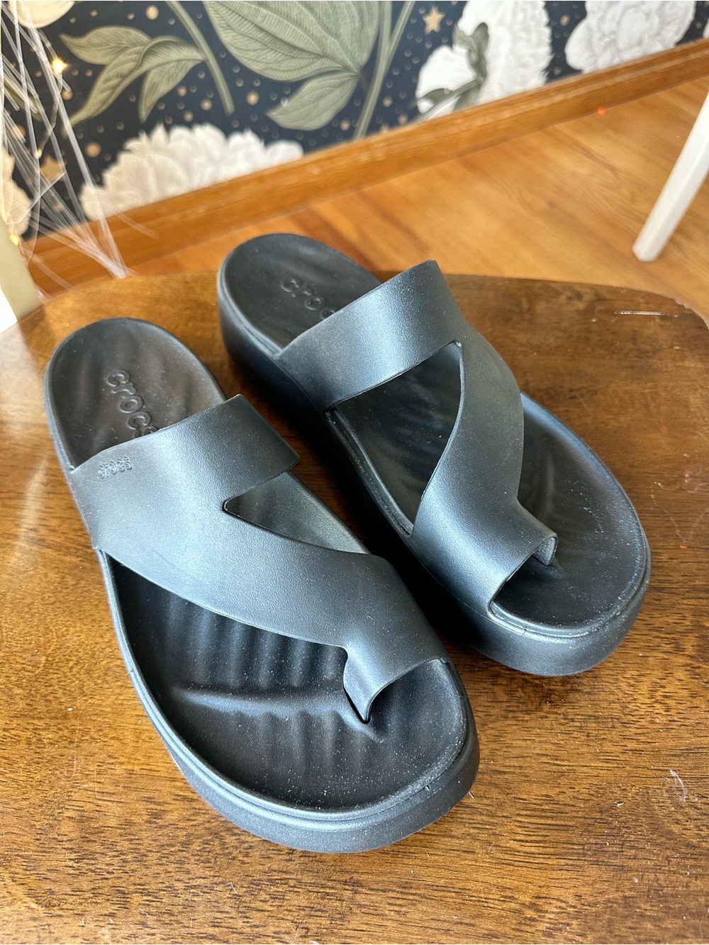 CROCS Getaway Platform Toe Loop Sandal